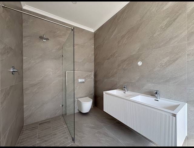 5 BEDROOM HOUSE FOR SALE IN SANDOWN